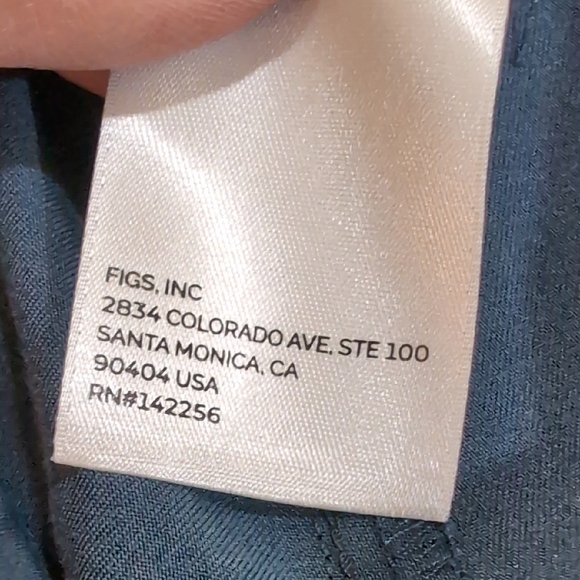 Fig's Women's Navy Scrub Pants - Picture 7 of 10